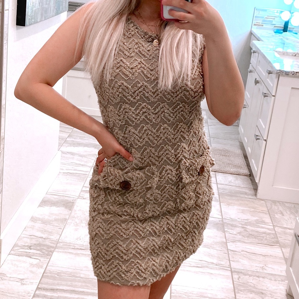pocketed shift dress - Picture 2 of 5